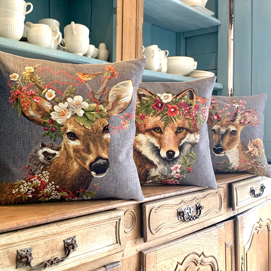 Cojín con diseño de Ciervo - Woodland Decor - Ciervo B