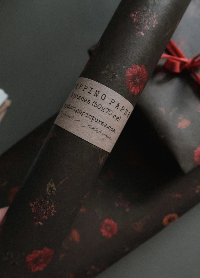 Juego de 3 piezas florales sobre papel de regalo kraft verde oscuro