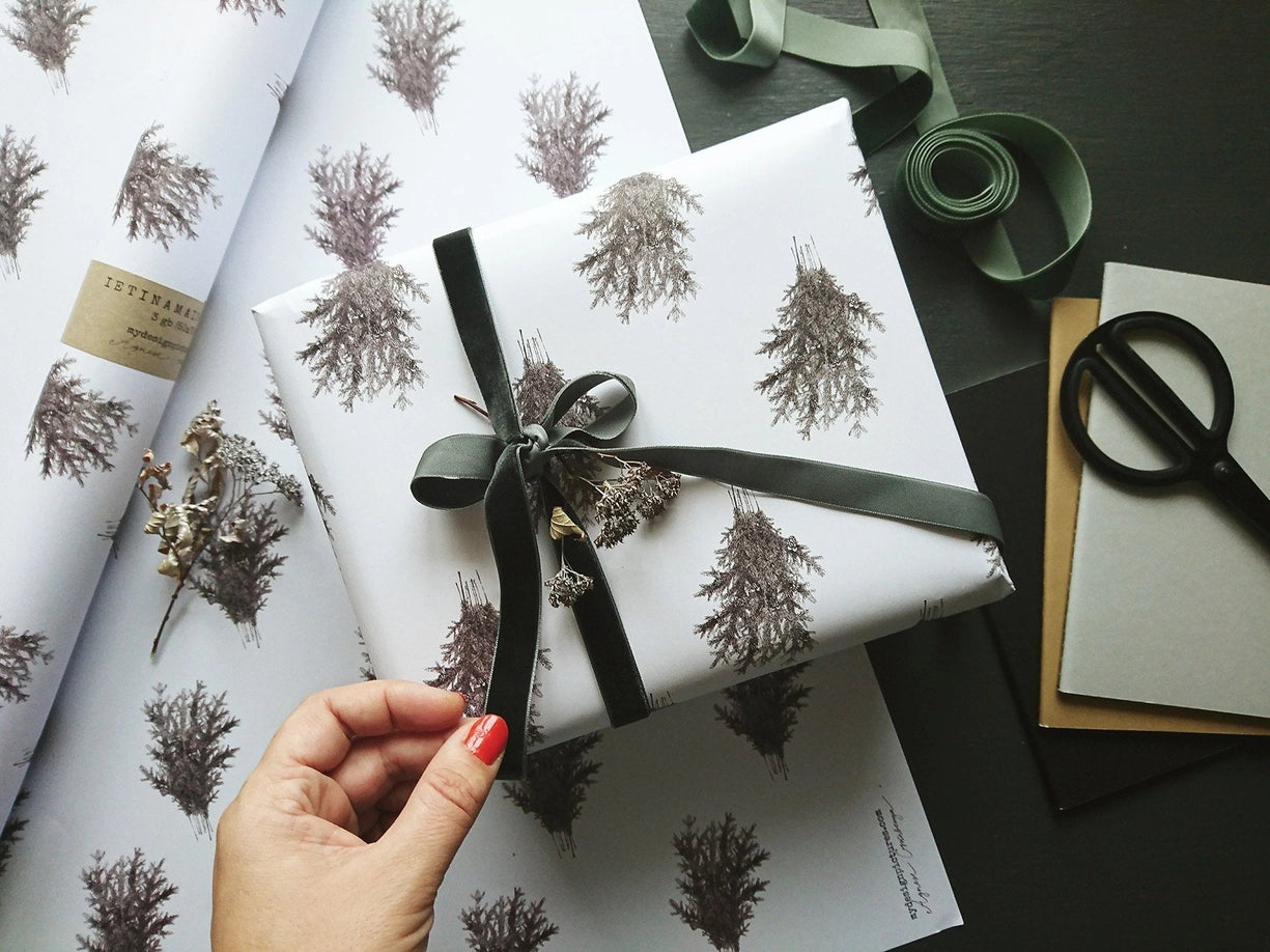 Juego de 3 piezas de papel de regalo blanco con ramas de abeto