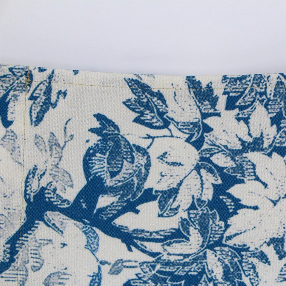 Tumbona azul con estampado de flores